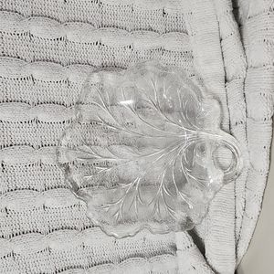 Vintage Glass Textured Raised Exterior Detail Leaf Mini Decorative Dish